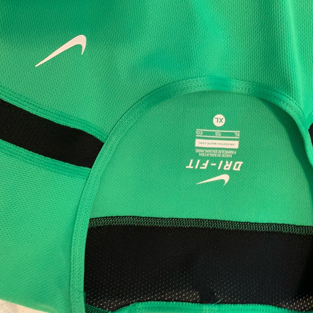 green nike long sleeve
